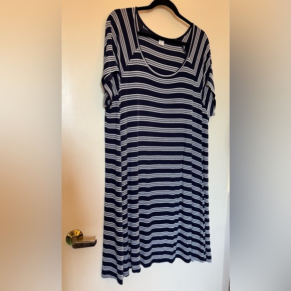 Old Navy Dresses & Skirts - NWOT Old Navy Short Sleeve Navy & White Stripe Ribbed Dress in Size XXL